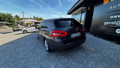Peugeot 308 SW 2018 - 13990 EUR, 135000 km - AUTO.MOTO.pt - 135000km - foto 3 de 15