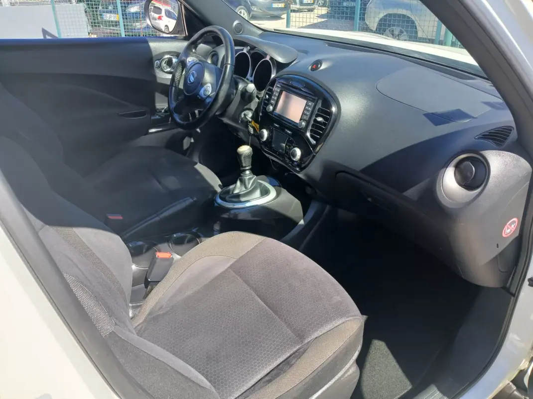 Nissan Juke 2013 - 9900 EUR, 175575 km - AUTO.MOTO.pt - 175575km - foto 25 de 27