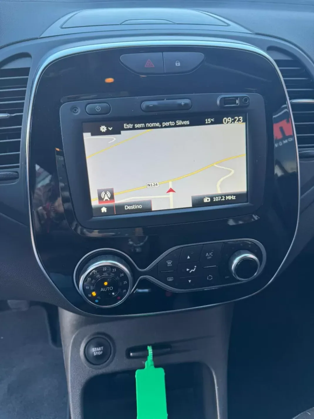 Renault Captur 2019 - 17250 EUR, 82289 km - AUTO.MOTO.pt - 82289km - foto 8 de 27