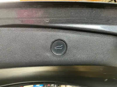 Tesla Model 3 2022 - 26900 EUR, 99326 km - AUTO.MOTO.pt - 99326km - foto 7 de 10