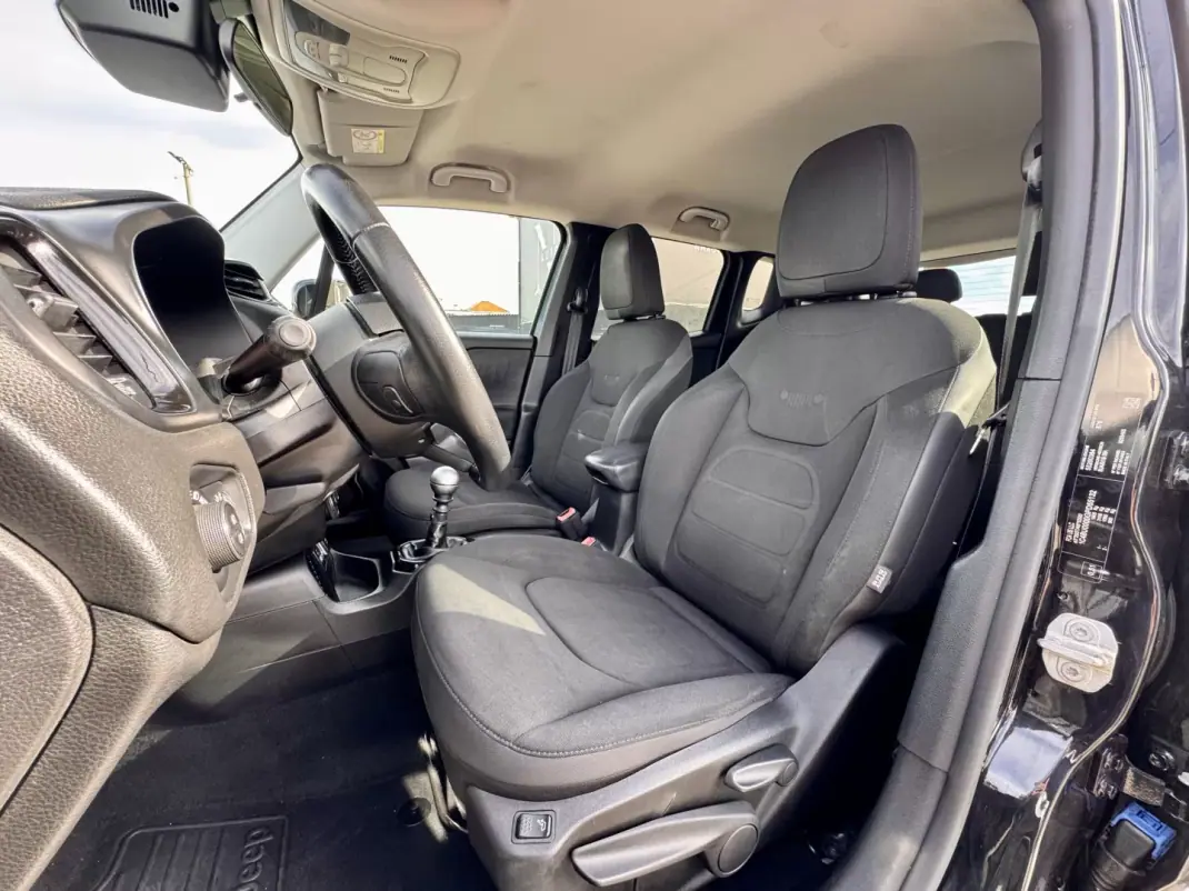Jeep Renegade 2016 - 15500 EUR, 138000 km - AUTO.MOTO.pt - 138000km - foto 17 de 22
