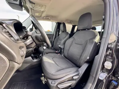 Jeep Renegade 2016 - 15500 EUR, 138000 km - AUTO.MOTO.pt - 138000km - foto 17 de 22