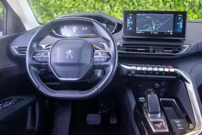 Peugeot 3008 2021 - 23500 EUR, 125000 km - AUTO.MOTO.pt - 125000km - foto 14 de 17