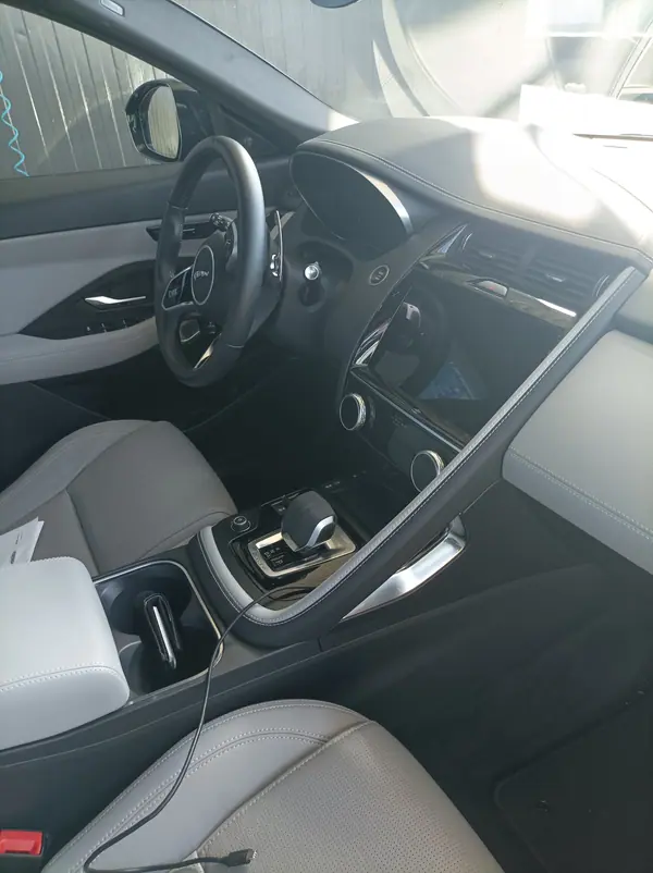 Jaguar E-Pace 2023 - 35900 EUR, 59000 km - 59000km - foto 11 de 12