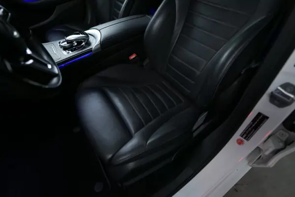 Mercedes-Benz C 300 2020 - 25500 EUR, 203000 km - AUTO.MOTO.pt - 203000km - foto 33 de 35