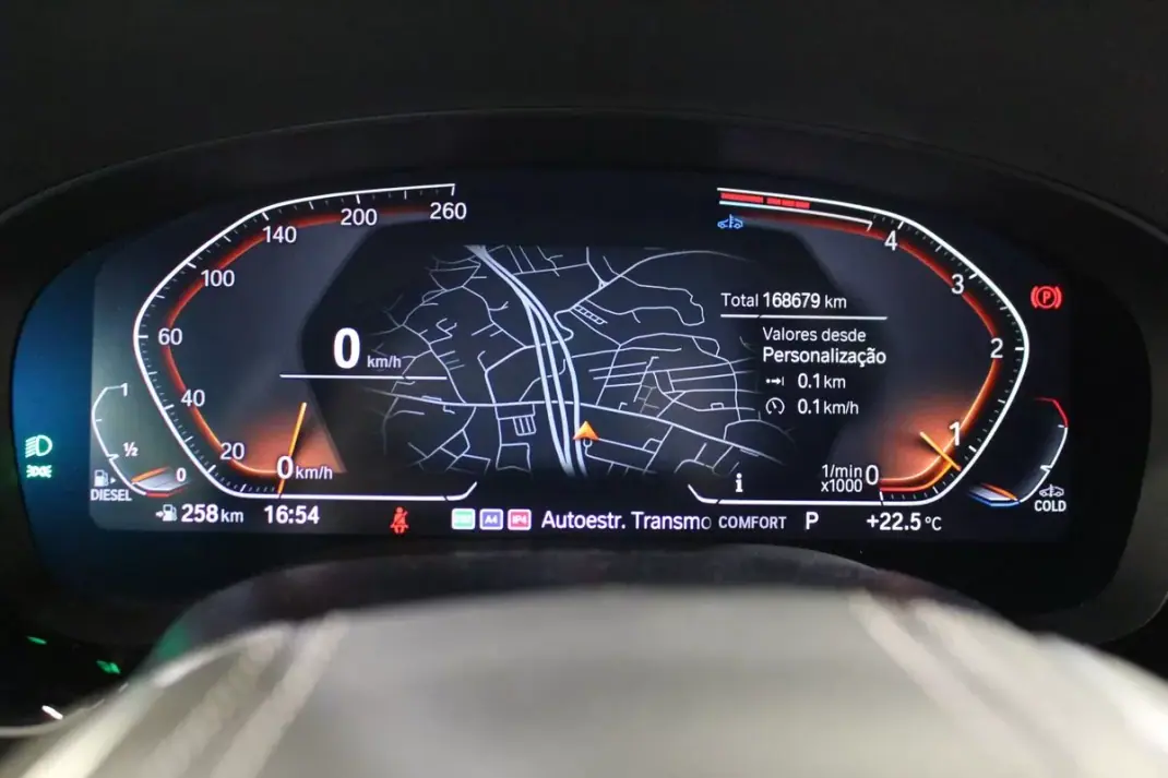 BMW 520 2023 - 29900 EUR, 165000 km - AUTO.MOTO.pt - 165000km - foto 23 de 33