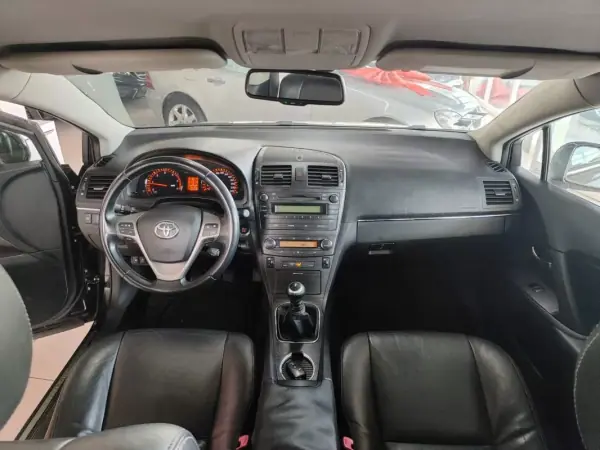Toyota Avensis SW 2009 - 9950 EUR, 243525 km - AUTO.MOTO.pt - 243525km - foto 4 de 31