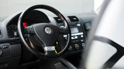 Volkswagen Golf 2008 - 8650 EUR, 199000 km - AUTO.MOTO.pt - 199000km - foto 13 de 26