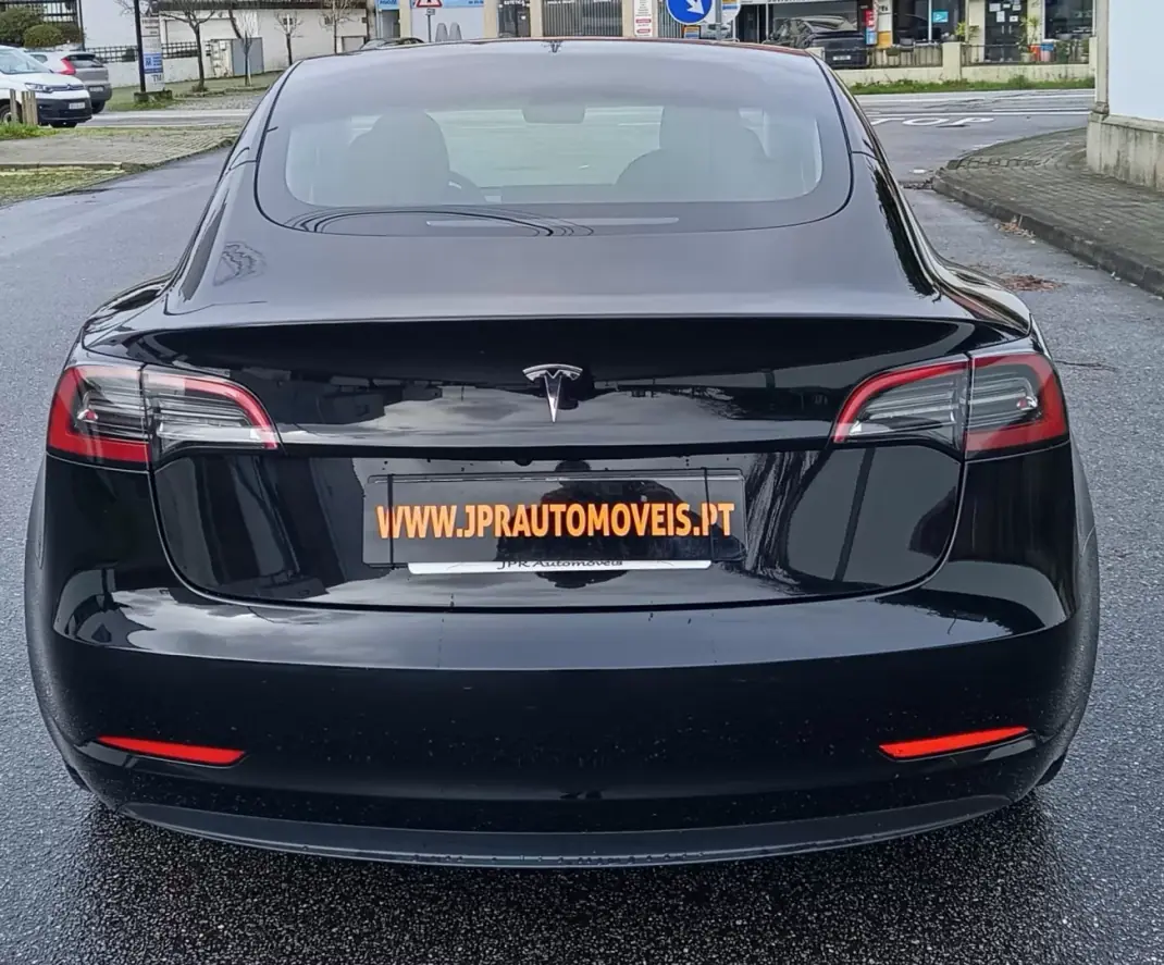 Tesla Model 3 2022 - 25990 EUR, 105900 km - AUTO.MOTO.pt - 105900km - foto 8 de 16