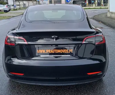 Tesla Model 3 2022 - 25990 EUR, 105900 km - AUTO.MOTO.pt - 105900km - foto 8 de 16