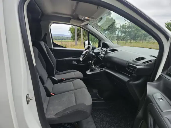 Peugeot PARTENER 2018 - 11500 EUR, 212000 km - AUTO.MOTO.pt - 212000km - foto 6 de 6