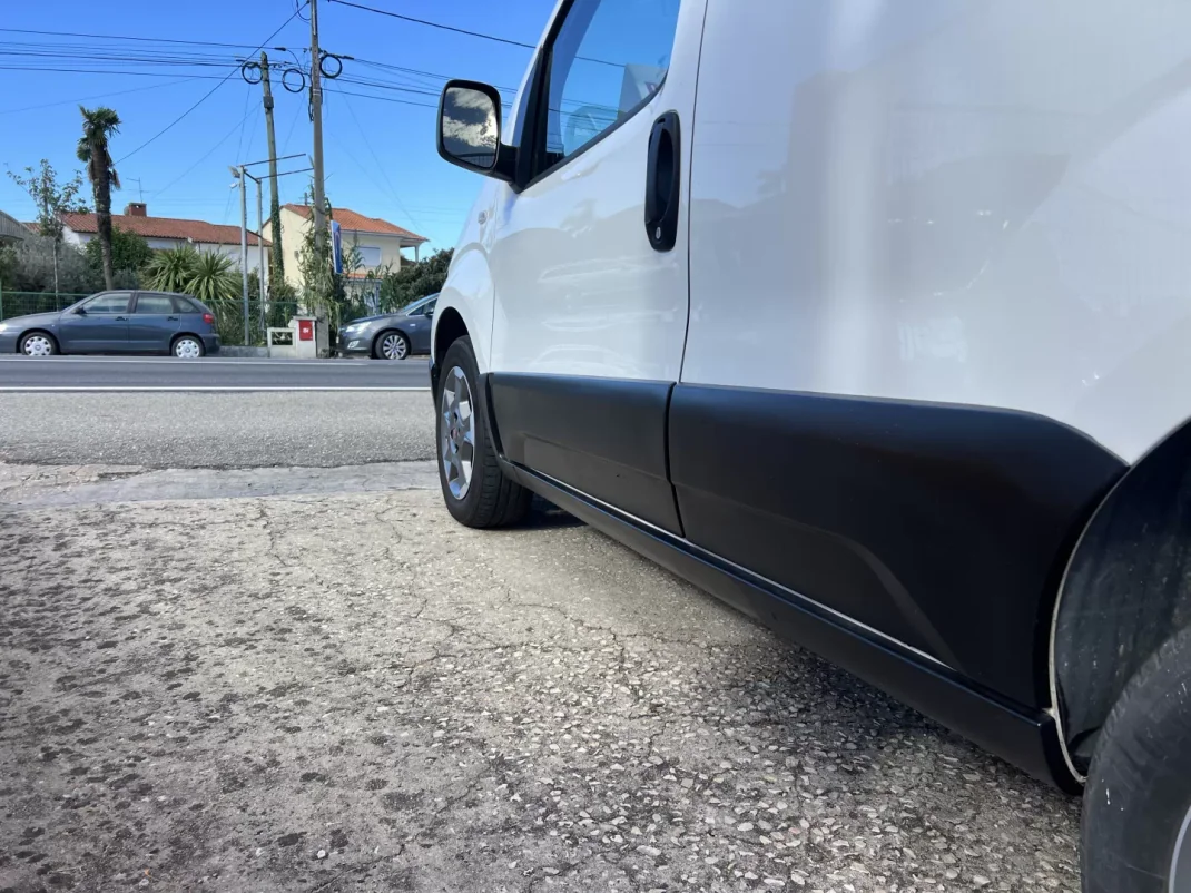 Fiat Fiorino 1.3 M-Jet Adventure 2020 - 9990 EUR, 159960 km - AUTO.MOTO.pt - 159960km - foto 10 de 20