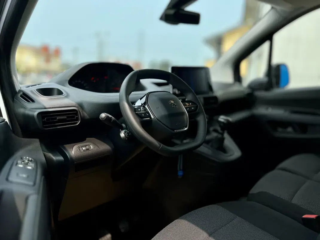 Peugeot Partner 1.5 BlueHdi L2 102Cv | CARPLAY | IVA DEDUTÍVEL 2023 - 16950 EUR, 47000 km - AUTO.MOTO.pt - 47000km - foto 12 de 21