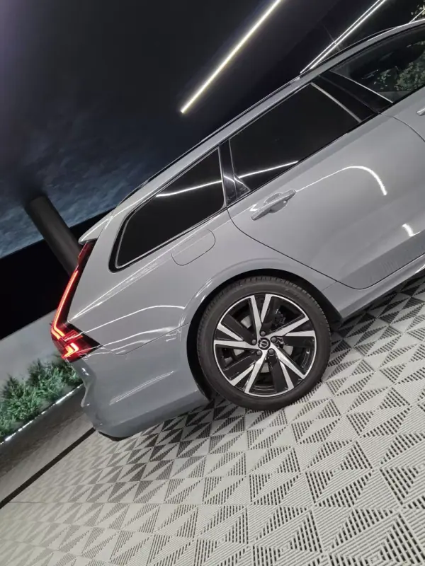 Volvo V90 2021 - 36750 EUR, 125000 km - AUTO.MOTO.pt - 125000km - foto 17 de 27