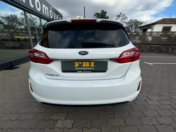 Ford Fiesta 2021 - 13900 EUR, 87990 km - AUTO.MOTO.pt - 87990km - foto 8 de 12