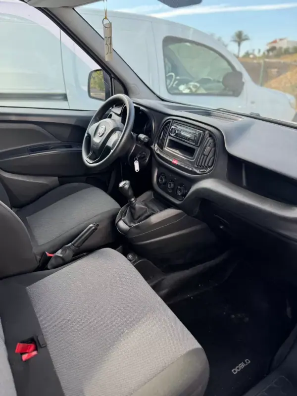 Fiat Doblo 2021 - 13500 EUR, 131273 km - AUTO.MOTO.pt - 131273km - foto 6 de 8