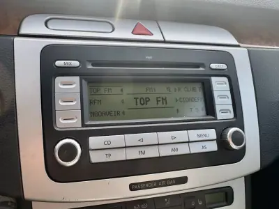 Volkswagen Passat Variant 2007 - 6950 EUR, 240000 km - AUTO.MOTO.pt - 240000km - foto 18 de 24