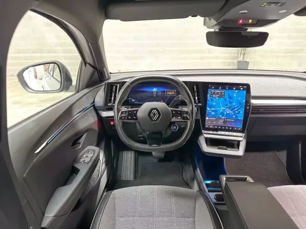 Renault Mégane E-Tech 2023 - 26950 EUR, 41550 km - AUTO.MOTO.pt - 41550km - foto 42 de 50