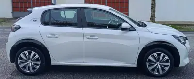 Peugeot e-208 2021 - 14490 EUR, 57700 km - AUTO.MOTO.pt - 57700km - foto 4 de 17