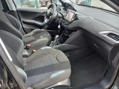 Peugeot 208 2013 - 7450 EUR, 80448 km - AUTO.MOTO.pt - 80448km - foto 22 de 25