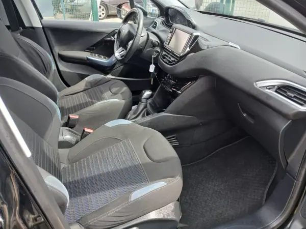 Peugeot 208 2013 - 7450 EUR, 80448 km - AUTO.MOTO.pt - 80448km - foto 22 de 25