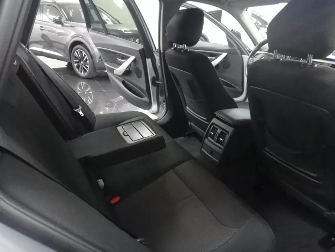 BMW 318 2013 - 13990 EUR, 157000 km - AUTO.MOTO.pt - 157000km - foto 16 de 27