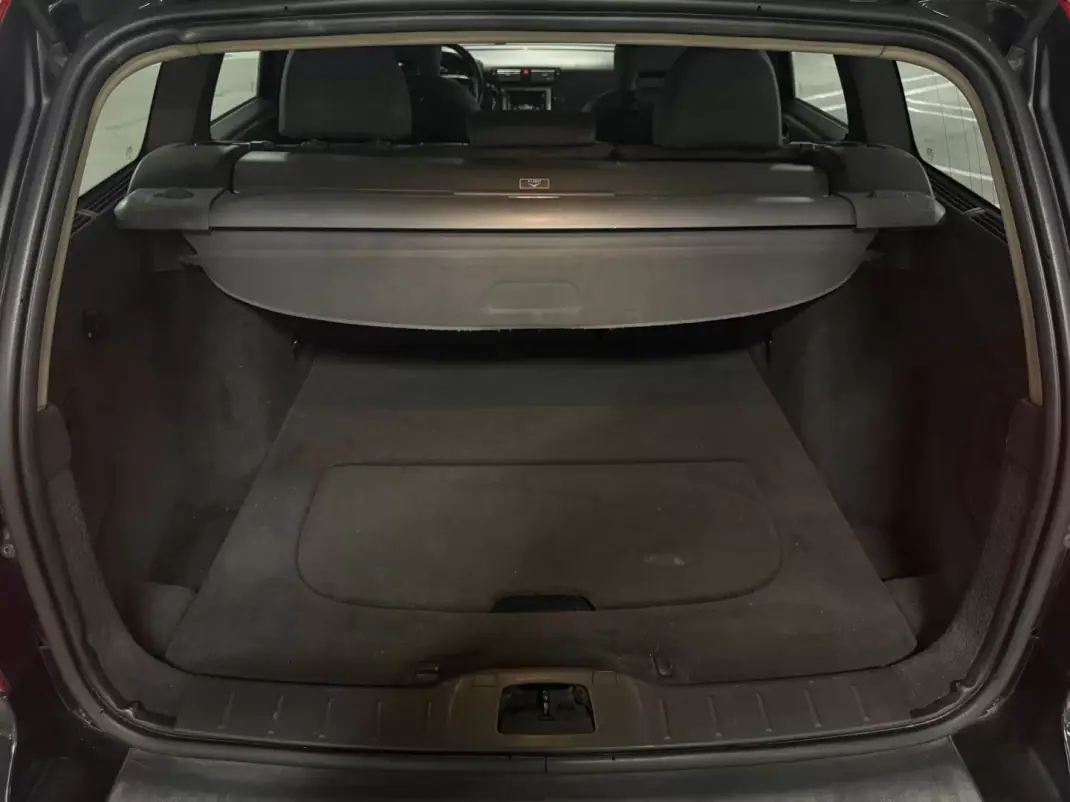 Volvo V50 2005 - 3500 EUR, 379000 km - AUTO.MOTO.pt - 379000km - foto 7 de 10