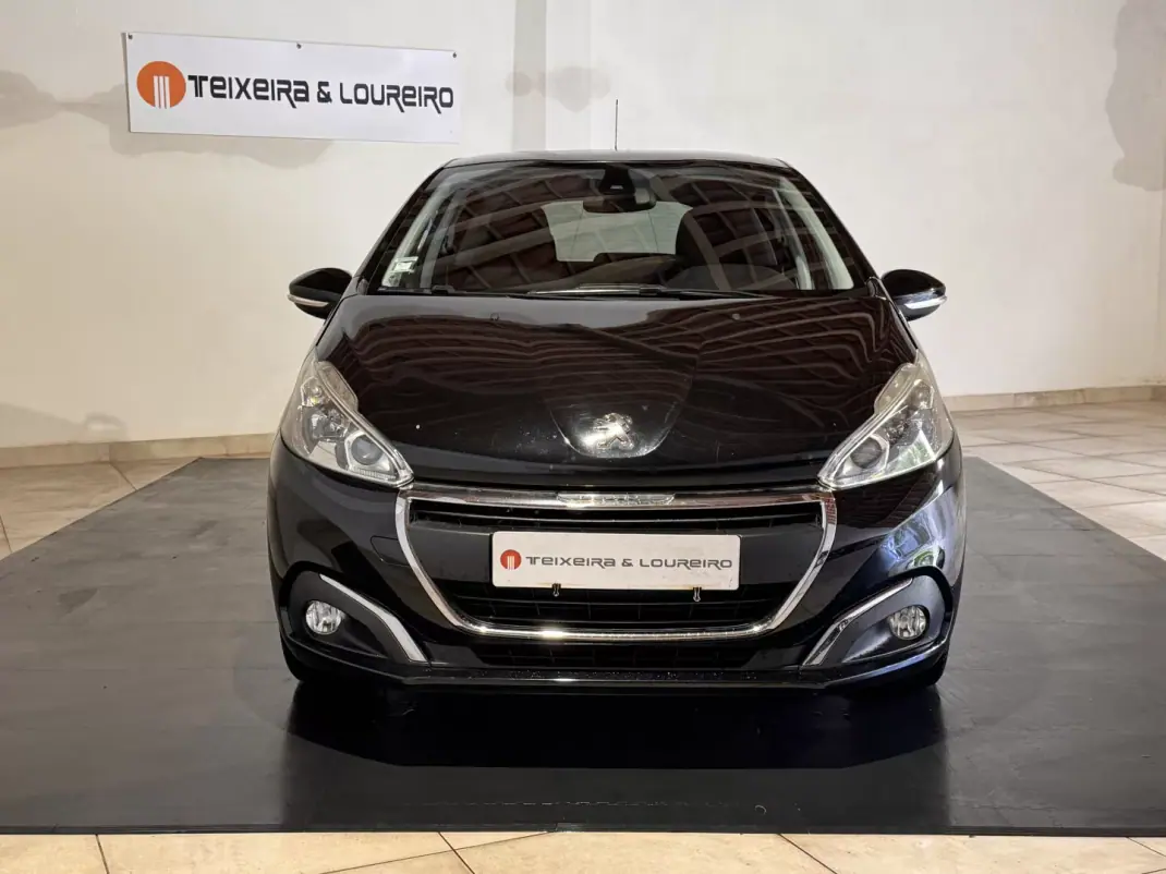 Peugeot 208 2016 - 9900 EUR, 90526 km - AUTO.MOTO.pt - 90526km - foto 2 de 22