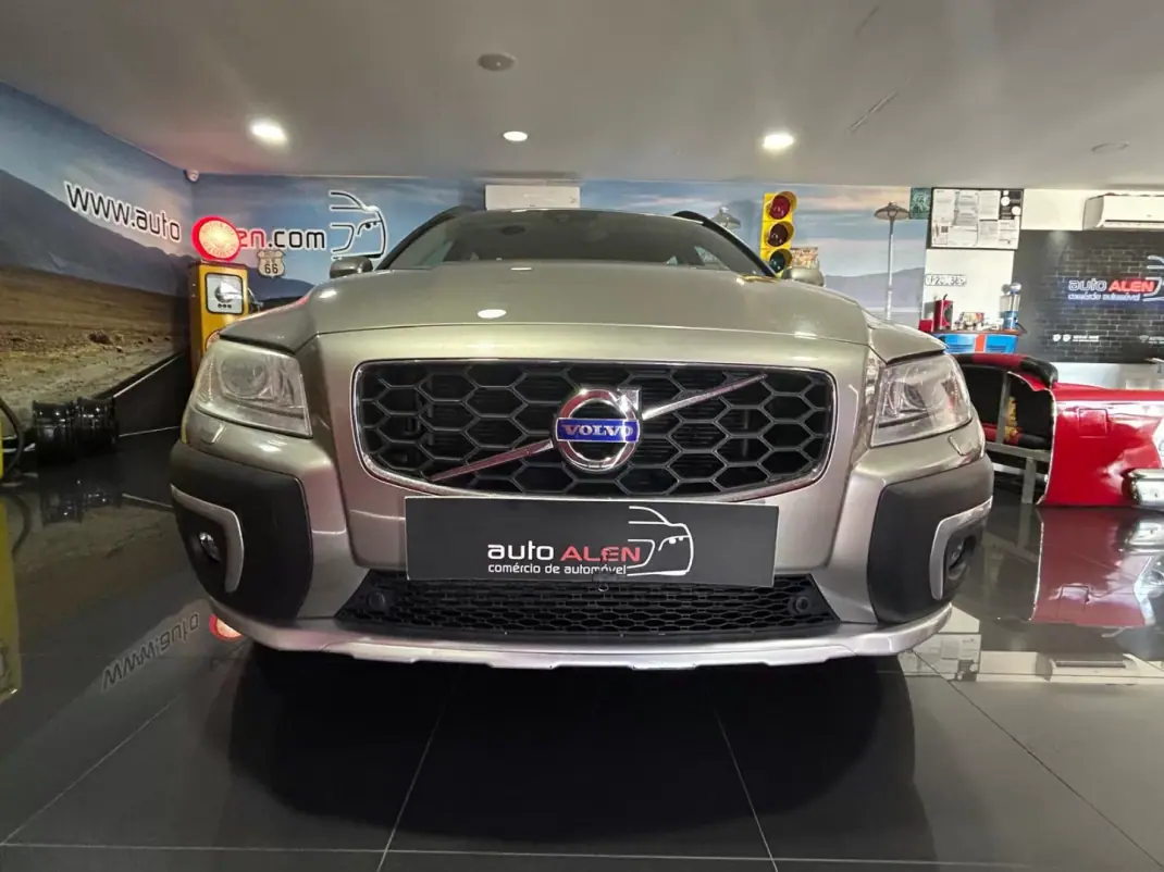 Volvo XC 70 2015 - 14990 EUR, 215301 km - 215301km - foto 2 de 19