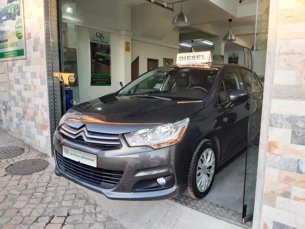 Citroën C4 2011 - 5950 EUR, 119381 km - AUTO.MOTO.pt - 119381km - foto 6 de 14
