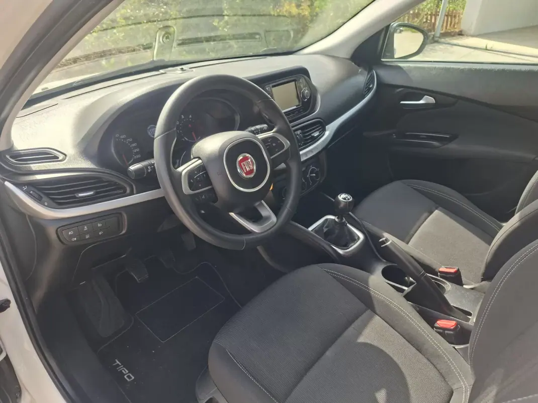 Fiat Tipo Station Wagon 2017 - 9980 EUR, 170000 km - AUTO.MOTO.pt - 170000km - foto 6 de 21