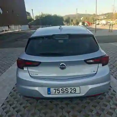 Opel Astra 2017 - 10500 EUR, 200000 km - AUTO.MOTO.pt - 200000km - foto 4 de 15