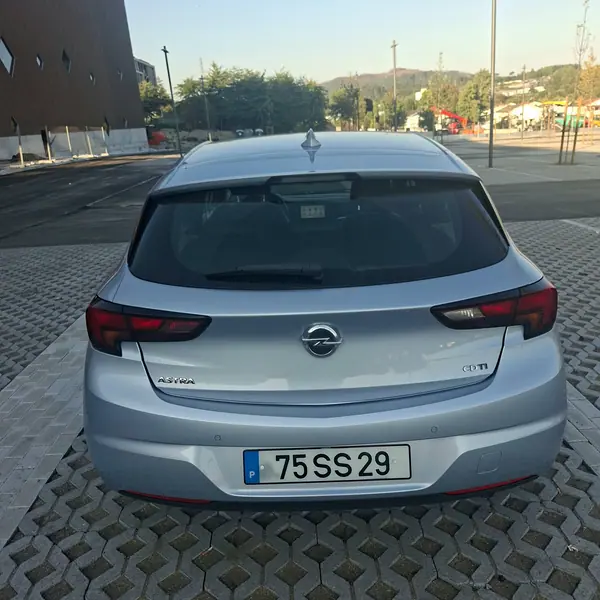 Opel Astra 2017 - 10500 EUR, 200000 km - AUTO.MOTO.pt - 200000km - foto 4 de 15