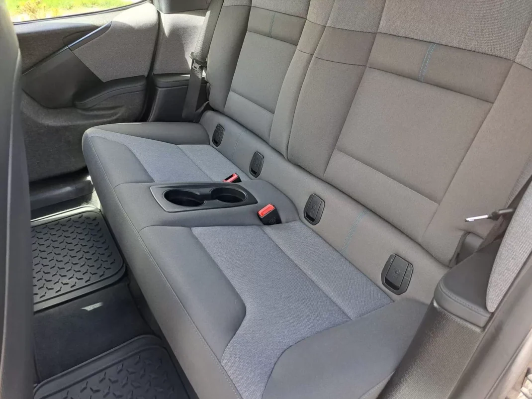 BMW i3 2019 - 28500 EUR, 89000 km - AUTO.MOTO.pt - 89000km - foto 17 de 45
