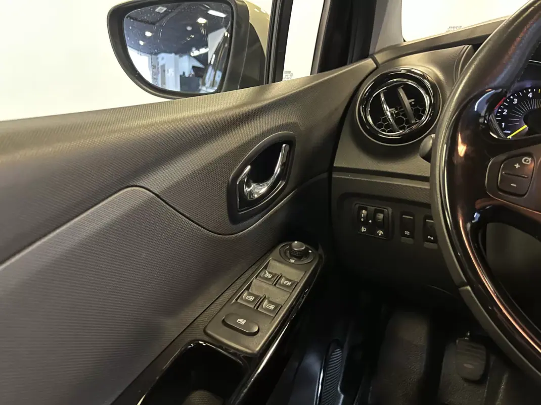 Renault Captur 2015 - 10990 EUR, 150000 km - 150000km - foto 24 de 36