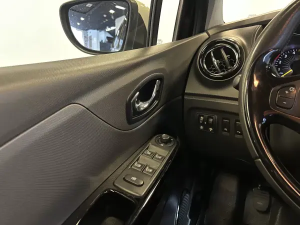 Renault Captur 2015 - 10990 EUR, 150000 km - AUTO.MOTO.pt - 150000km - foto 24 de 36