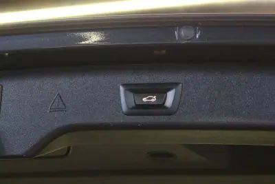 BMW 520 2023 - 29900 EUR, 165000 km - AUTO.MOTO.pt - 165000km - foto 21 de 33