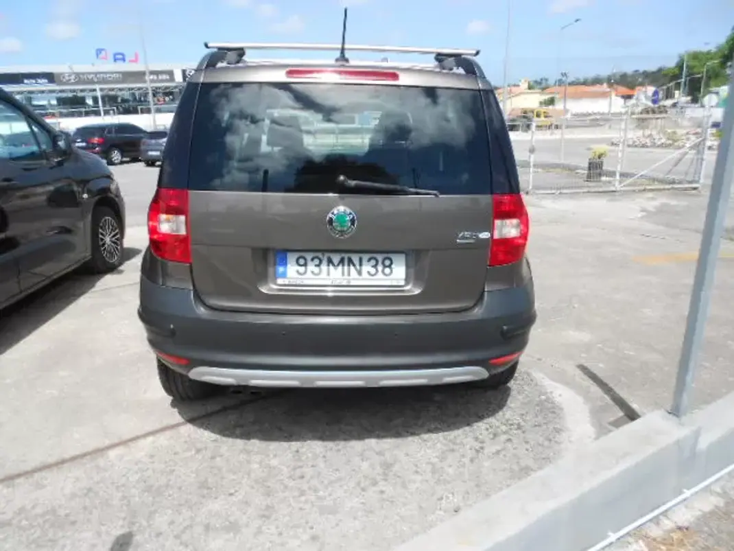 Skoda Yeti 2011 - 8900 EUR, 190307 km - AUTO.MOTO.pt - 190307km - foto 5 de 11