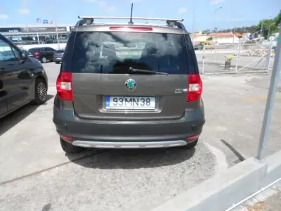 Skoda Yeti 2011 - 8900 EUR, 190307 km - AUTO.MOTO.pt - 190307km - foto 5 de 11