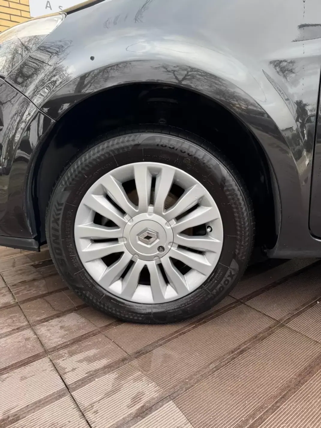 Renault Clio 2010 - 5900 EUR, 171000 km - AUTO.MOTO.pt - 171000km - foto 6 de 13