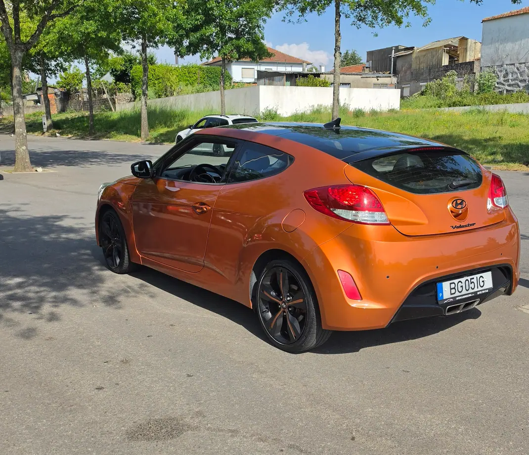 Hyundai Veloster 2012 - 10000 EUR, 150000 km - AUTO.MOTO.pt - 150000km - foto 4 de 17