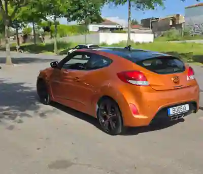 Hyundai Veloster 2012 - 10000 EUR, 150000 km - AUTO.MOTO.pt - 150000km - foto 4 de 17