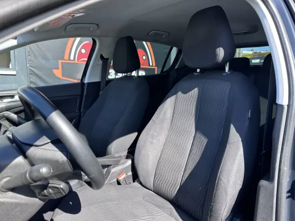 Peugeot 308 2018 - 11500 EUR, 280000 km - AUTO.MOTO.pt - 280000km - foto 12 de 32