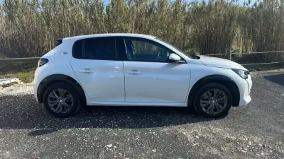 Peugeot e-208 2021 - 16900 EUR, 40000 km - AUTO.MOTO.pt - 40000km - foto 4 de 22