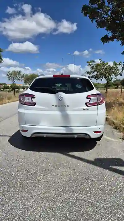 Renault Mégane 2016 - 11400 EUR, 160000 km - AUTO.MOTO.pt - 160000km - foto 2 de 9
