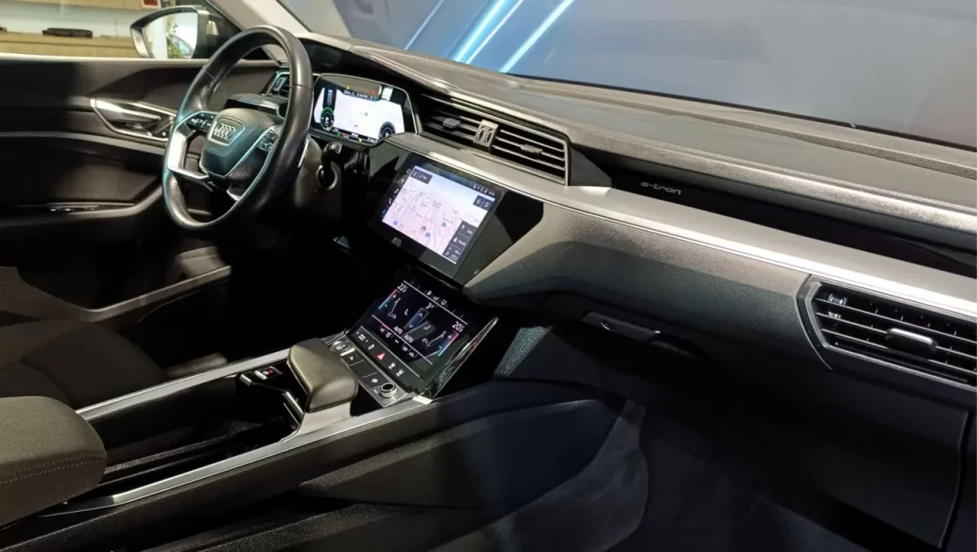 Audi e-tron 2019 - 42900 EUR, 78950 km - AUTO.MOTO.pt - 78950km - foto 51 de 58