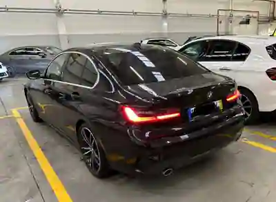 BMW 318 2019 - 25590 EUR, 98500 km - AUTO.MOTO.pt - 98500km - foto 4 de 10