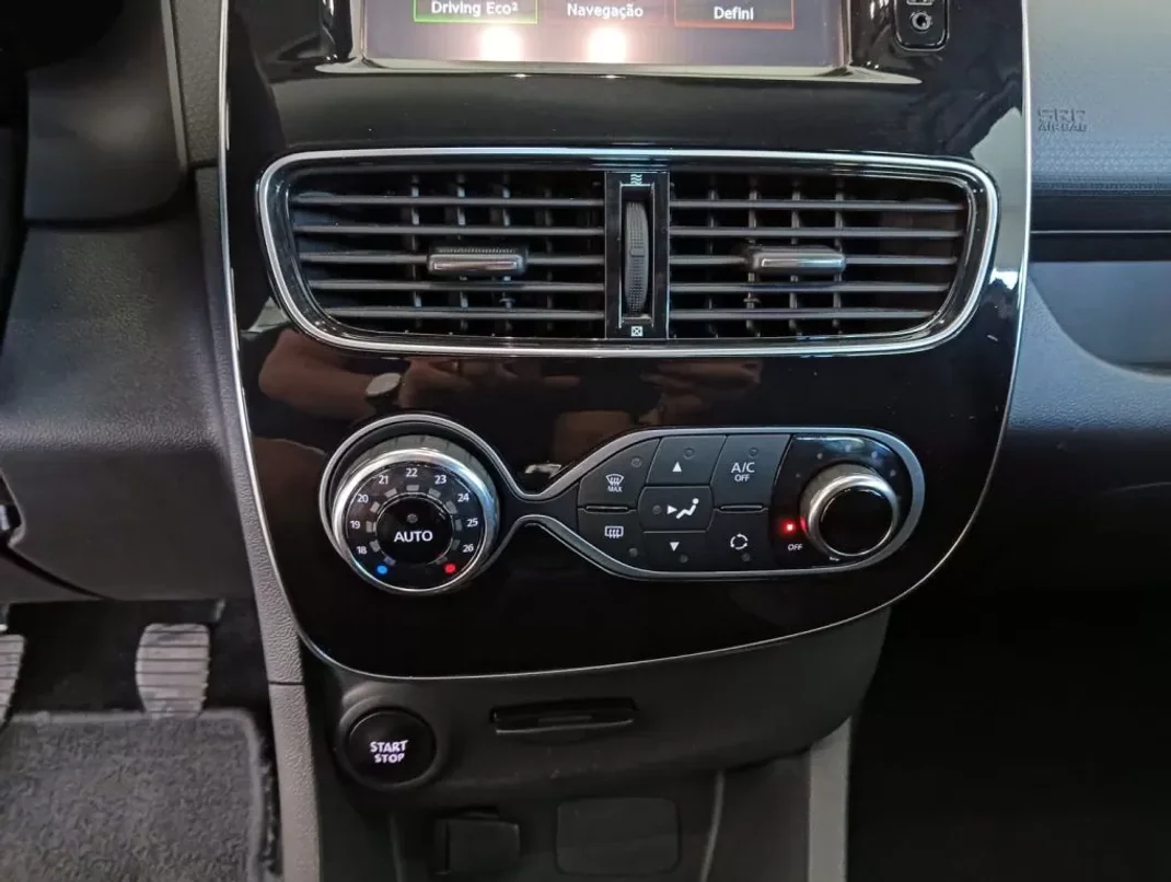 Renault Clio 2018 - 12900 EUR, 129000 km - AUTO.MOTO.pt - 129000km - foto 16 de 20