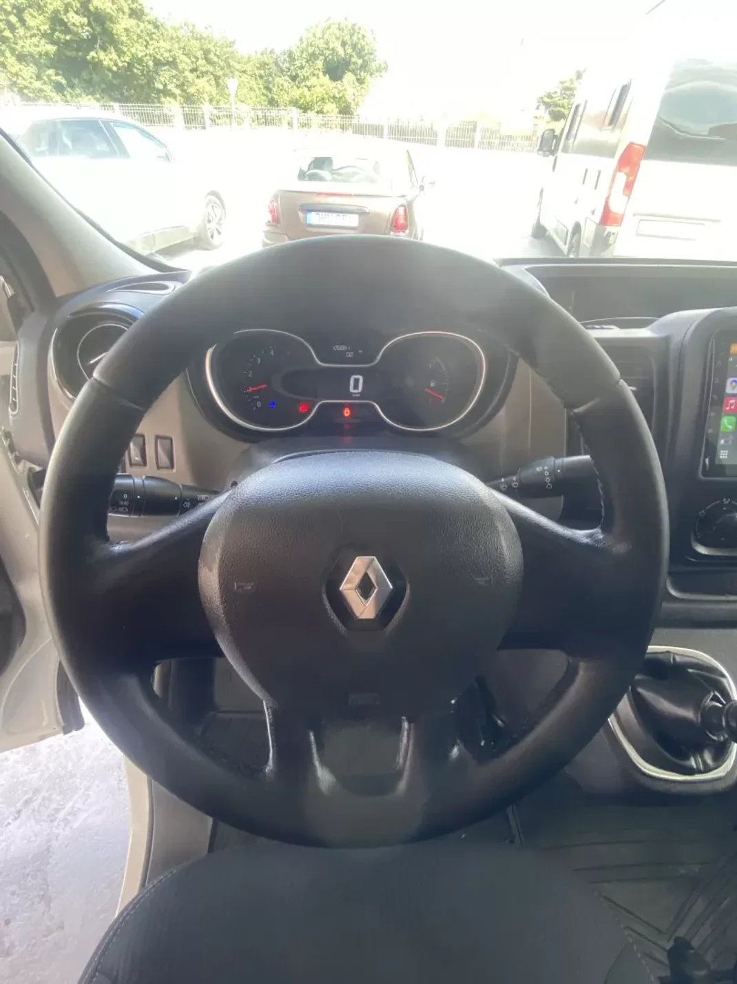 Renault TRAFIC 1.6 DCI GRAND COMFORT 2023 - 18990 EUR, 126881 km - AUTO.MOTO.pt - 126881km - foto 8 de 14