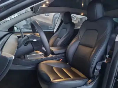 Tesla Model Y 2023 - 31900 EUR, 55000 km - AUTO.MOTO.pt - 55000km - foto 7 de 10